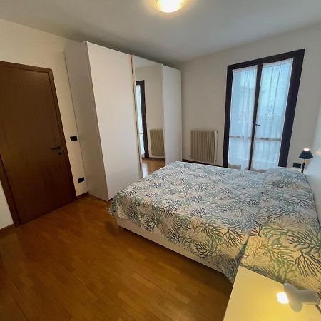 Appartement Trilocale Vista Mare Con 2 Bagni Nel Centro Storico - Agenzia Cocal à Caorle Extérieur photo