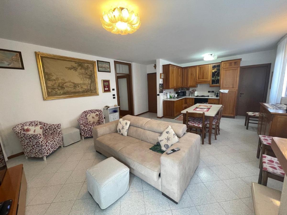 Appartement Trilocale Vista Mare Con 2 Bagni Nel Centro Storico - Agenzia Cocal à Caorle Extérieur photo